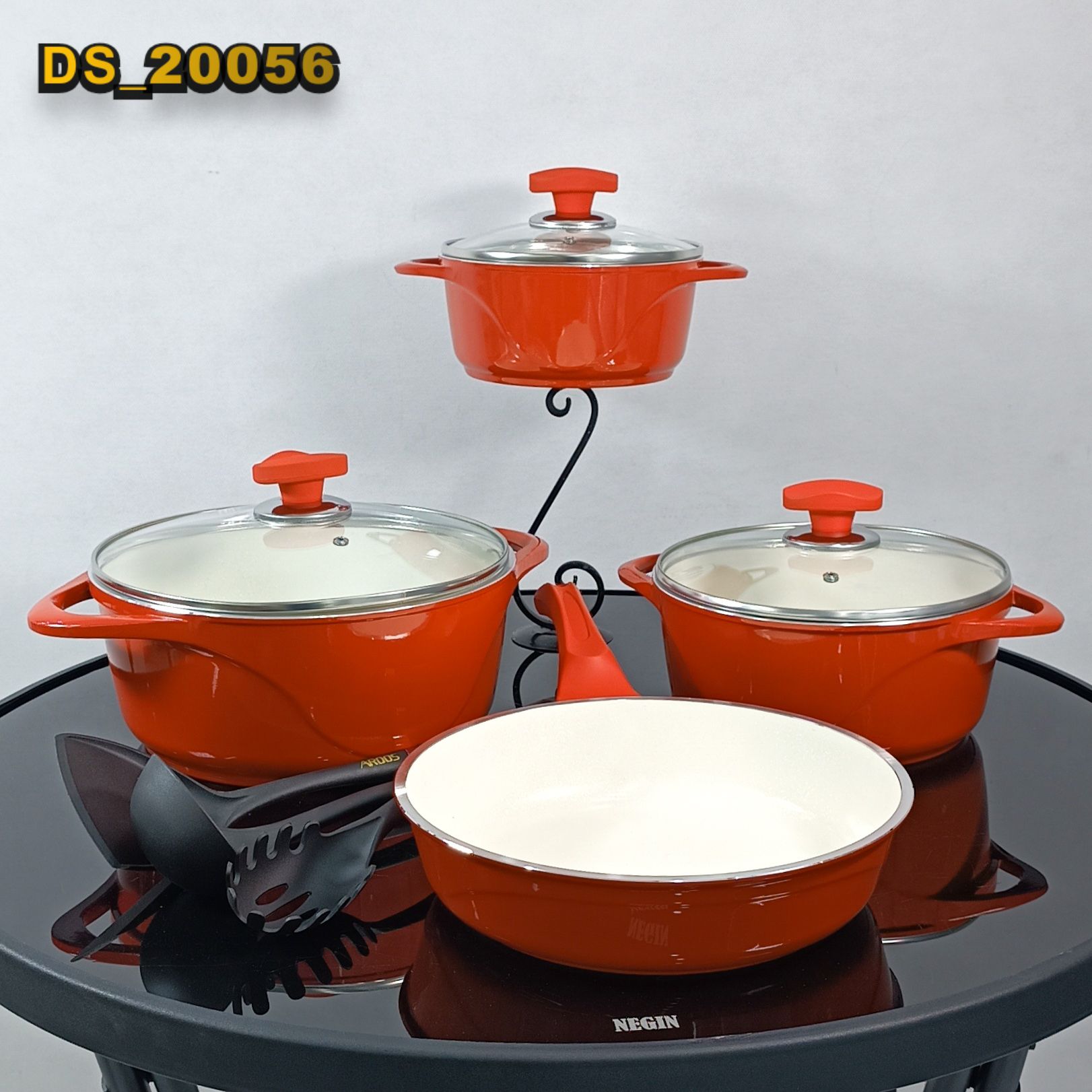 سرویس ویکتوریا قرمز لاکی عروس (7 پارچ)