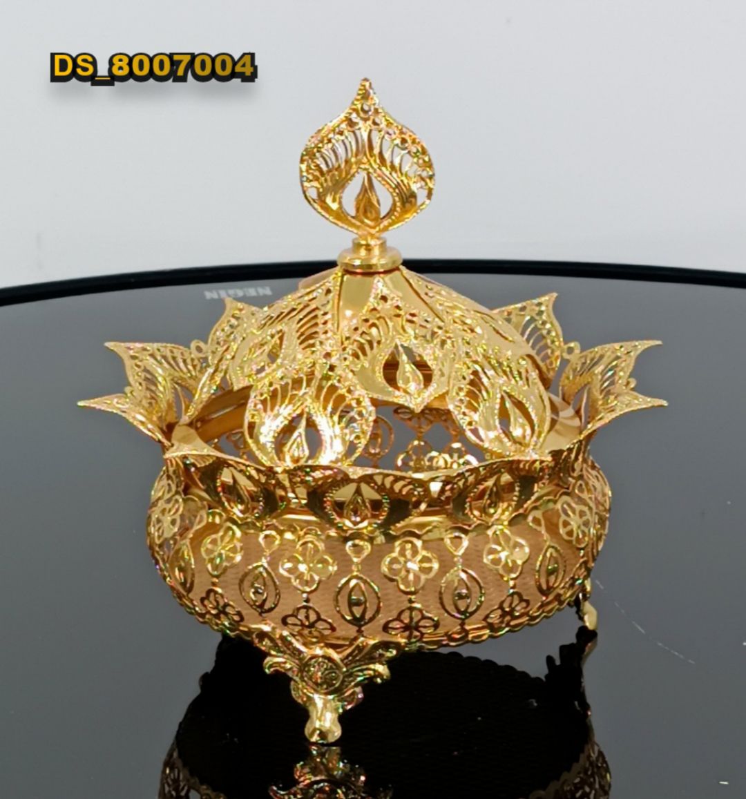 مانا شکلات سه پایه کوچک طلایی (8)